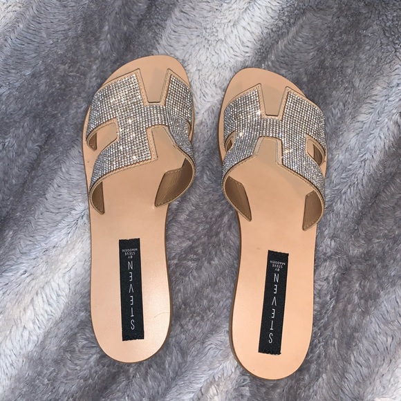 Steve Madden Shoes - Steve Madden Greece Sandal size 8 in nude crystal